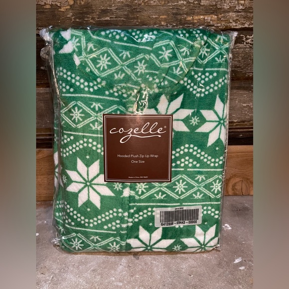 NEW Cozelle Hooded Plush Zip Up Wrap in Green Nodic - Picture 2 of 2